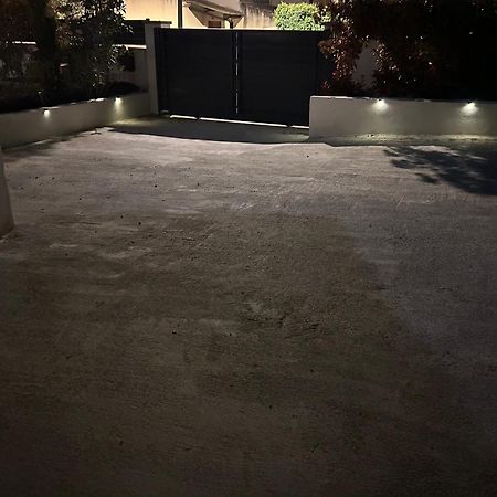 Maison, Jardin, Piscine Parking Pres D'Aix Centre เวอแนลส์ ภายนอก รูปภาพ